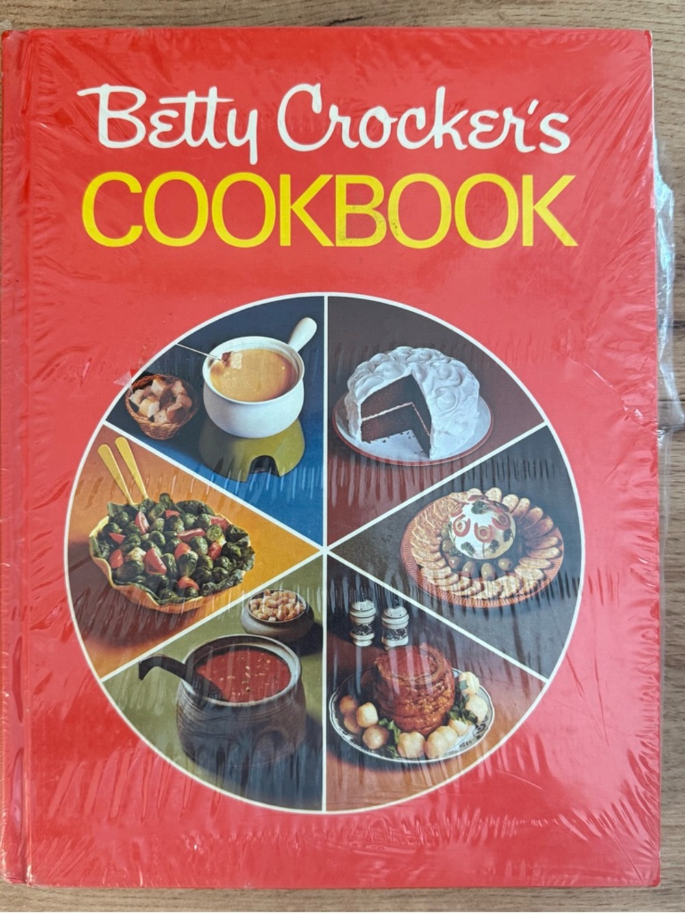 Vintage Betty Crocker 1969 Red Pie Chart Sealed NOS Retro Kitchen Classic Rare